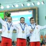 Zbigniew Bródka, Konrad Niedźwiedzki i Jan Szymański z medalami igrzysk w Soczi - fot. facebook.com/szymanskijan