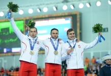 Zbigniew Bródka, Konrad Niedźwiedzki i Jan Szymański z medalami igrzysk w Soczi - fot. facebook.com/szymanskijan